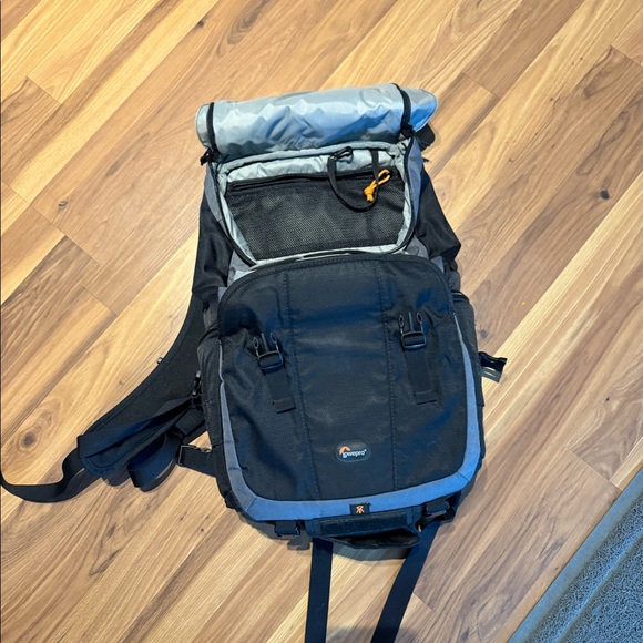Lowepro Camera Backpack - Picture 9 of 9